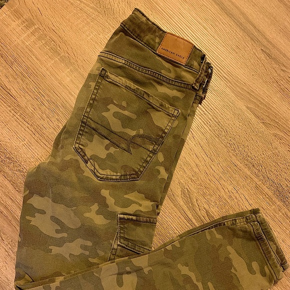 American Eagle Outfitters Pants - Camo print cropped jegging